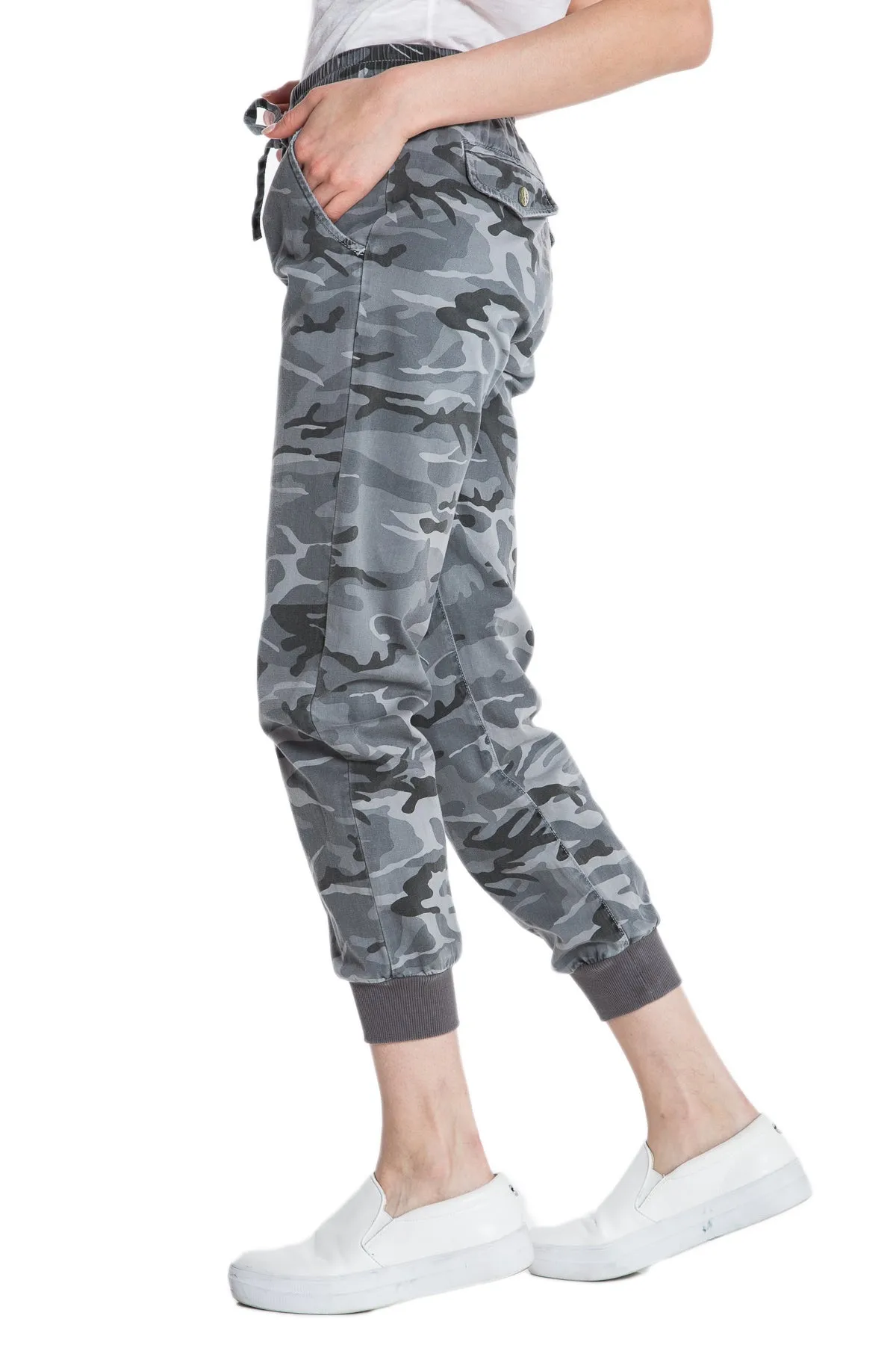 Relaxed Jogger in Charcoal Camo