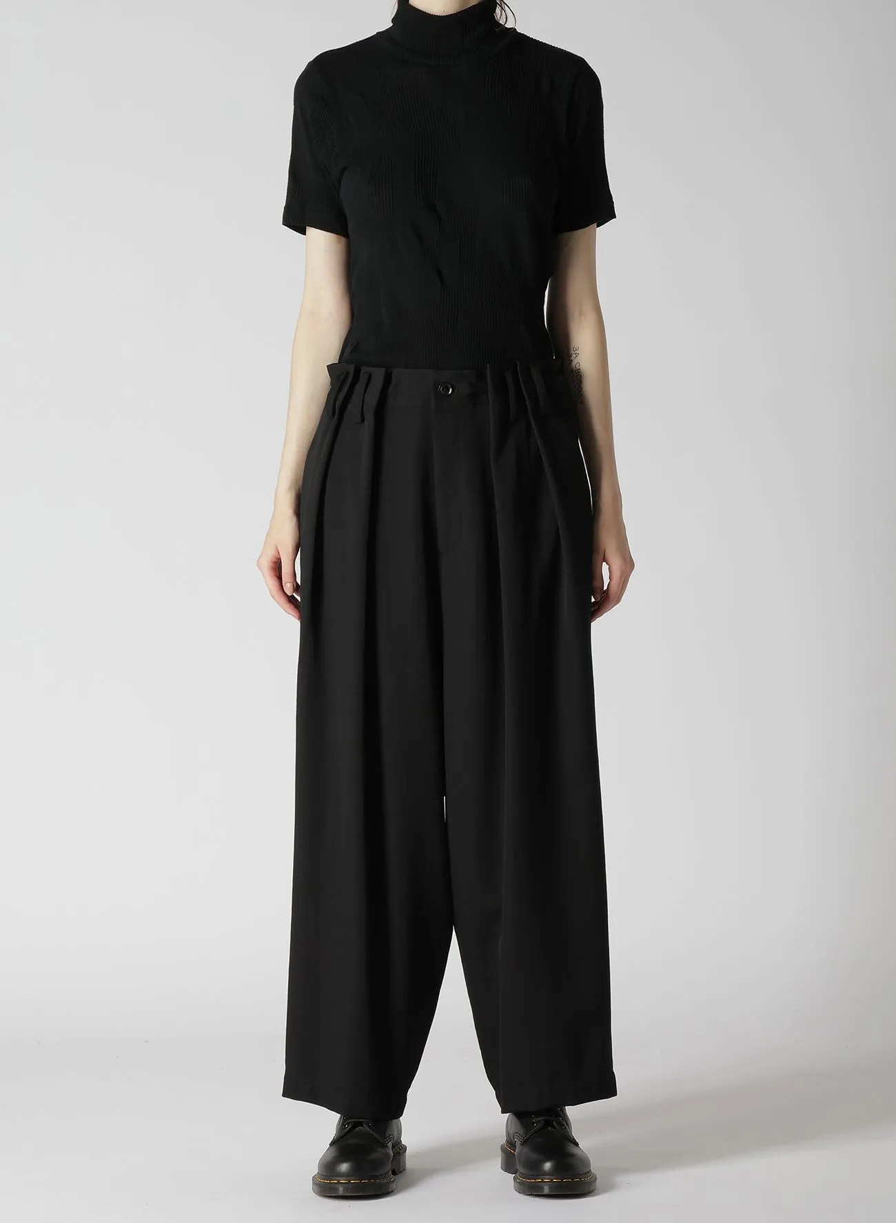 WOOL GABARDINE PLEATED PANTS