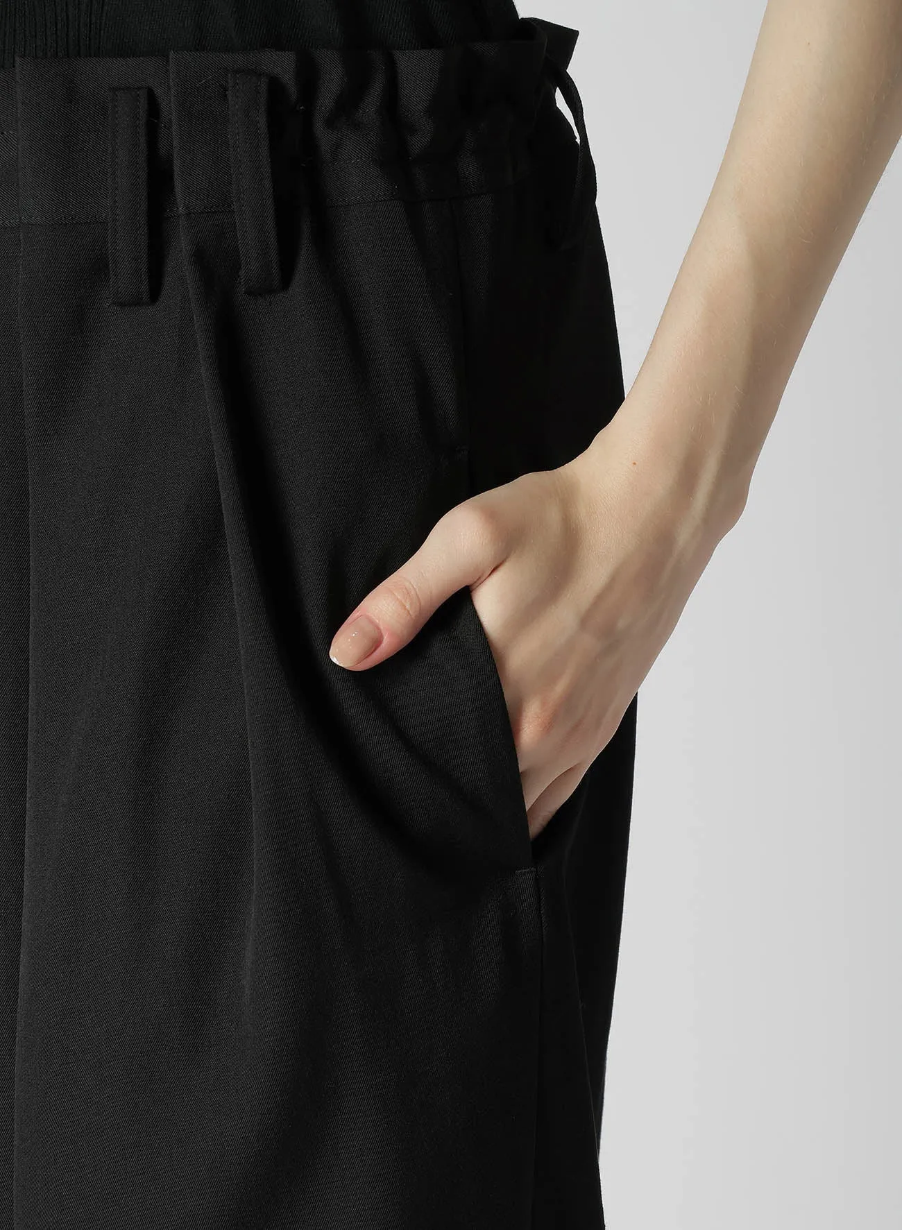 WOOL GABARDINE PLEATED PANTS