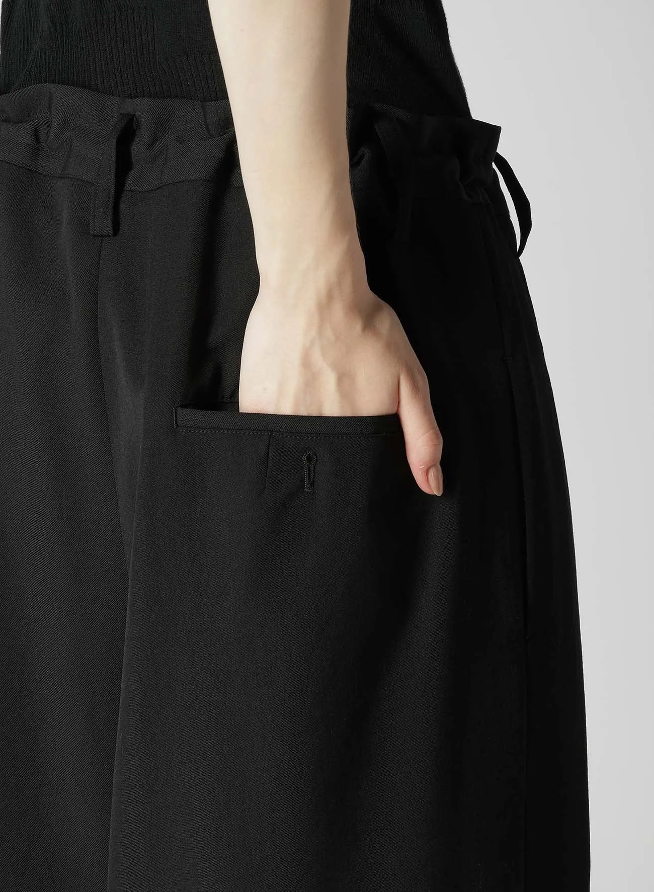 WOOL GABARDINE PLEATED PANTS